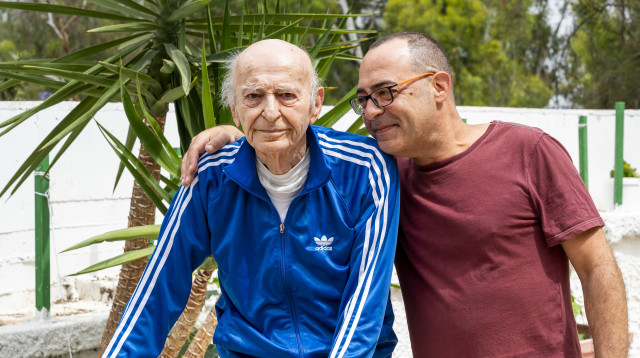 כסף על הרצפה: כך משפחות חולים סיעודיים מוותרות על אלפי שקלים (צילום: יחצ)