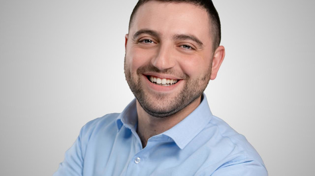 ה-AI עונה, הלידים באתרים נעלמים, וזו בדיוק הסיבה שבעלי עסקים חייבים לשנות כיוון (צילום: Patrick Teboul)