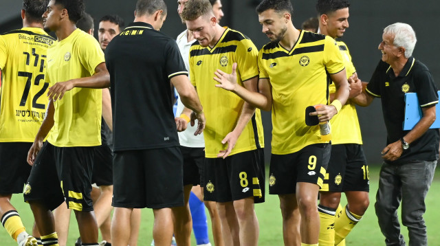 לוקאס פראיזו, יובל שדה שחקני מכבי נתניה (צילום: ברני ארדוב)