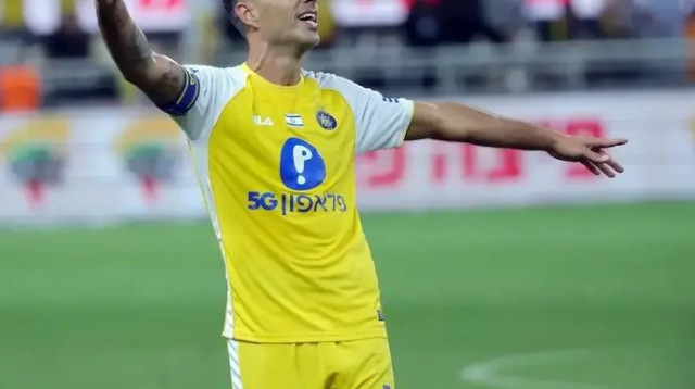 ערן זהבי חוגג (צילום: אודי ציטיאט)