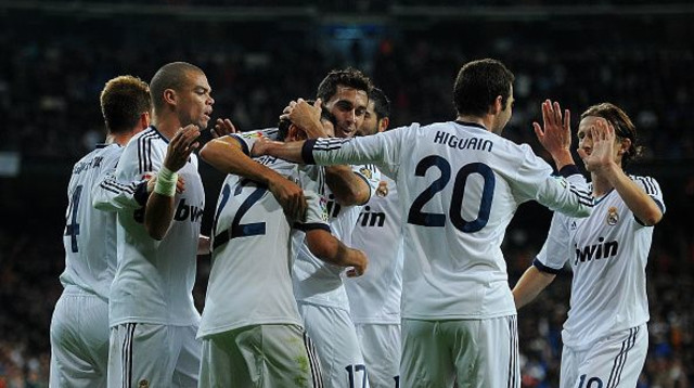 כריסטיאנו רונאלדו וסרחיו ראמוס חוגגים עם ריאל מדריד (צילום: Manuel Queimadelos Alonso)