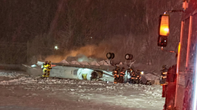 התרסקות מטוס בנמל התעופה במיין, ארה"ב (צילום: צילום מסך טוויטר)