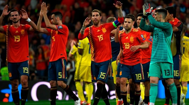 שחקני נבחרת ספרד (צילום: PIERRE-PHILIPPE MARCOU)