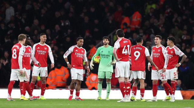 שחקני ארסנל מאוכזבים (צילום: Alex Pantling)