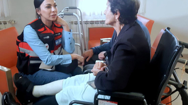 מוקד הסיוע של עמותת "יד עזר לחבר" לניצולי שואה (צילום: יוסף הריש)