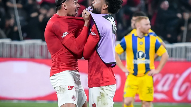 צ'יקו חוגג עם פלקאו (צילום: אריאל שלום)