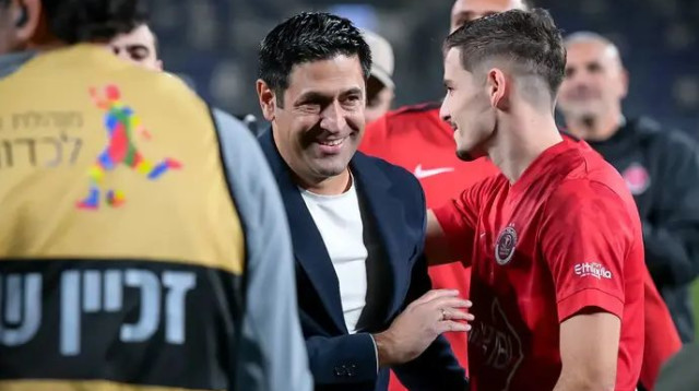 להיות שם כשזה קורה. אליניב ברדה עם דורון ליידנר (צילום: אריאל שלום)