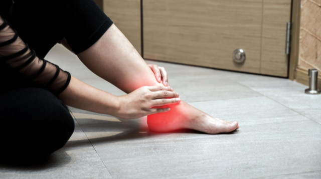 לא רק משככי כאבים: אפוסתרפיה כטיפול מרכזי בכאבי מפרקים (צילום: FREEPIK)