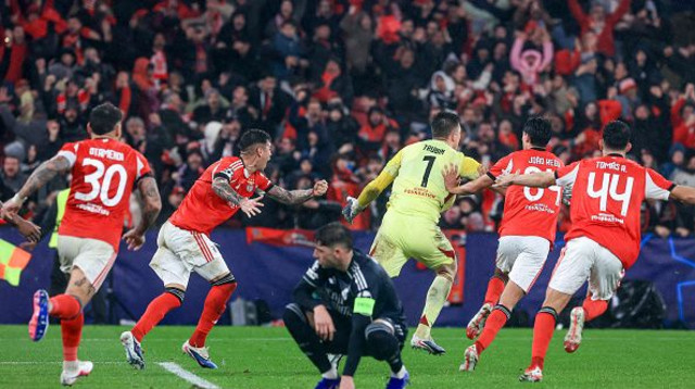 ואלוורדה המום. שחקני בנפיקה חוגגים (צילום: GettyImages)