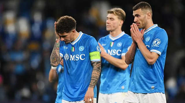 שחקני נאפולי מאוכזים (צילום: Francesco Pecoraro)