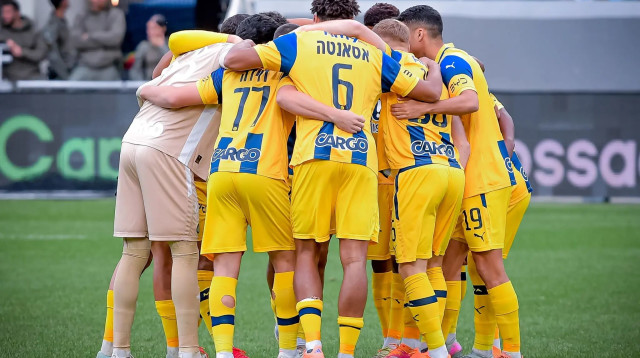 שחקני מכבי תל אביב (צילום: אריאל שלום)