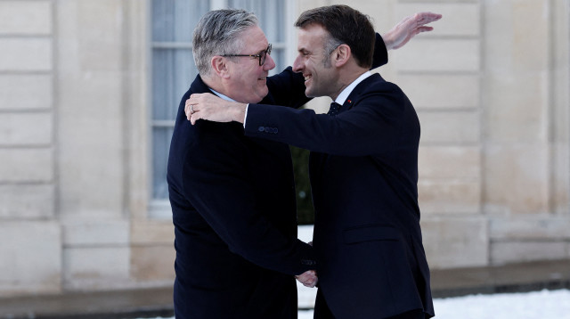 עמנואל מקרון וקיר סטארמר (צילום: רויטרס)