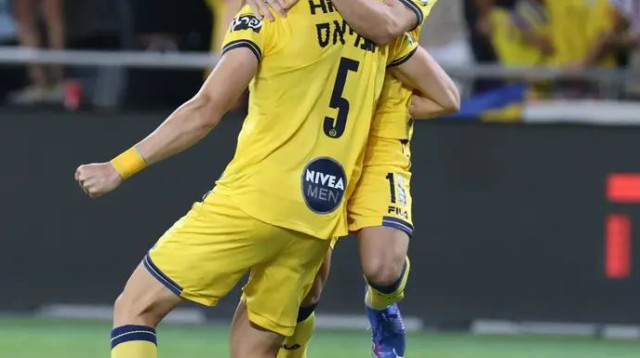 קניקובסקי ונחמיאס במדי מכבי תל אביב (צילום: דני מרון)