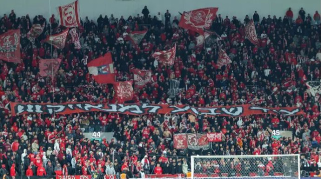 מומנטום חיובי, שעה נוחה, מזג אוויר טוב. אוהדי הפועל תל אביב (צילום: דני מרון)