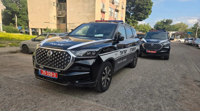 ניידת משטרה (צילום: שלומי גבאי)