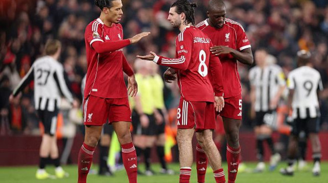 קונאטה ושחקני ליברפול חוגגים (צילום: Getty images)