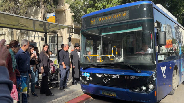 אוטובוס ברמת גן (צילום: אילן ספירא)