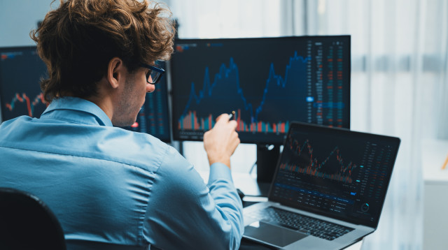 דור ה-Z משקיע בשוק ההון  (צילום: שאטרסטוק)