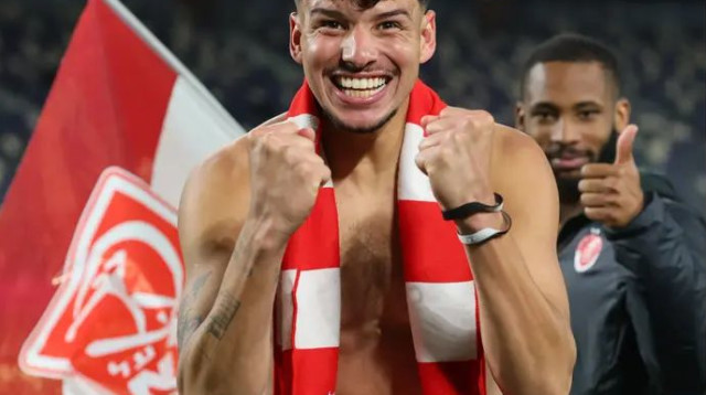 הגיבור המפתיע של הדרבי המשוגע. צ'יקו חוגג בסיום (צילום: אודי ציטיאט)