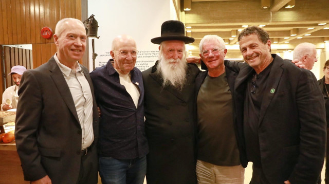 אודי אנג'ל, רוני פוקס, דוד גרוסמן, יוחנן צנגן ויואב גלנט (צילום: ענבל מרמרי)