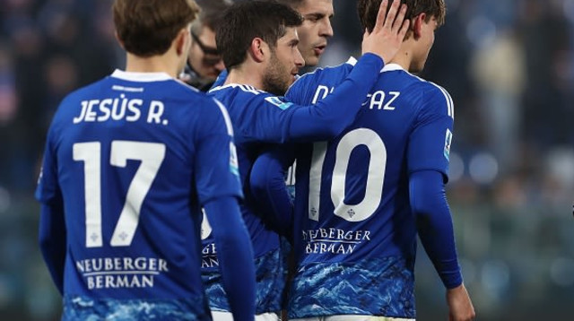 סרג'י רוברטו ומוראטה מנחמים את ניקו פאס (צילום: GettyImages)