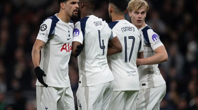 שחקני טוטנהאם (צילום: Getty images)