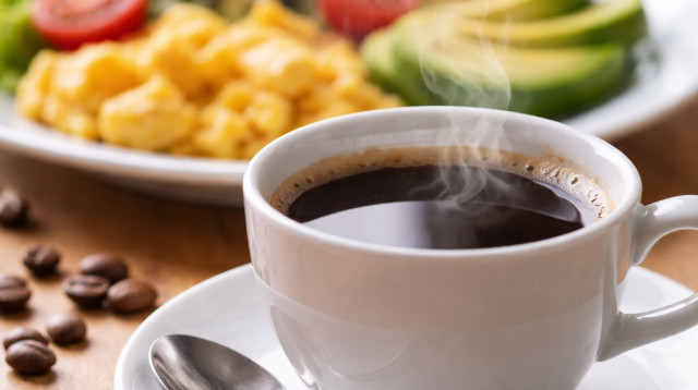 קפה חם (צילום: AI)