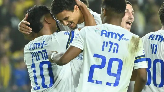 חגיגות השערים על הספסל בלטו מאוד וסימנו על דרך חדשה במכבי תל אביב (צילום: ברני ארדוב)