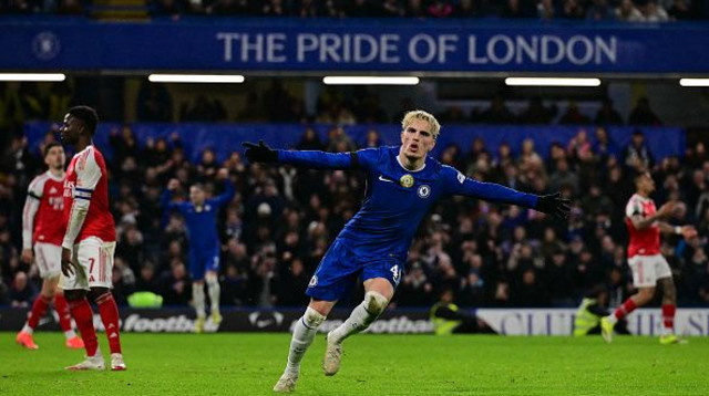 אלחנדרו גרנאצ'ו חוגג מול ארסנל (צילום: Gettyimages)