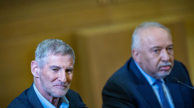 אביגדור ליברמן, יאיר גולן  (צילום: יונתן זינדל פלאש 90)