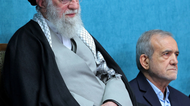 מסעוד פזשכיאן ועלי חמינאי (צילום: רויטרס)