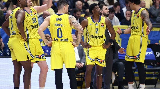 מרסיו סנטוס, ג'ימי קלארק, איפה לונדברג, טי ג'יי ליף, ג'יילן הורד. שחקני מכבי תל אביב (צילום: דני מרון)