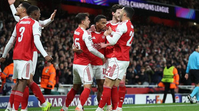 שחקני ארסנל חוגגים (צילום: GettyImages)