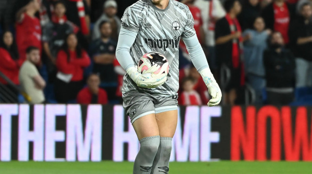 ניב אליאסי, שוער הפועל באר שבע (צילום: ברני ארדוב)