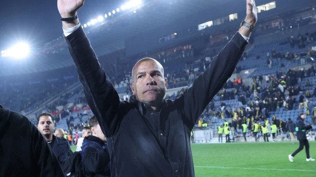 אלי לוי מאמן בני יהודה (צילום: דני מרון)