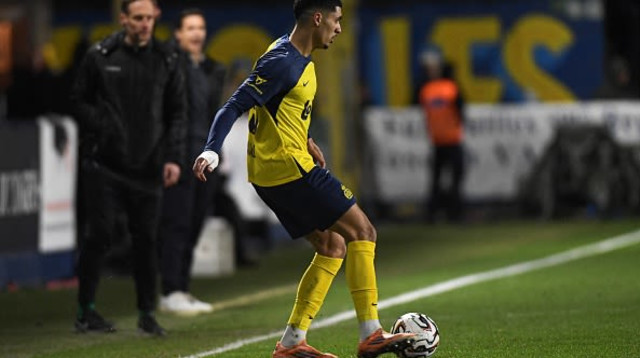 ענאן חלאילי במדי אוניון סן ז'ילואז (צילום: JILL DELSAUX)