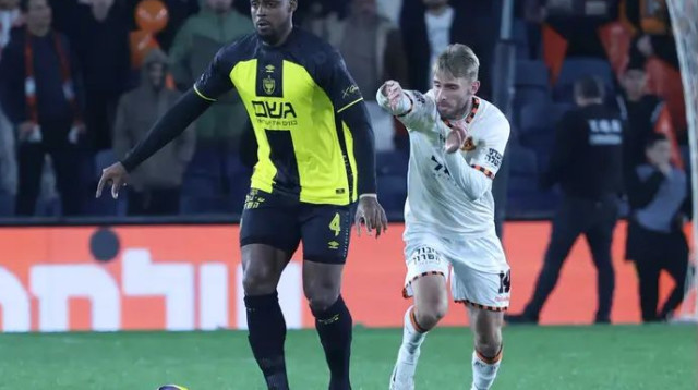 סיפק תרומה מיידית. אדר רטנר מול בריאן קרבאלי (צילום: דני מרון)