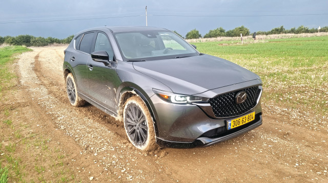 מאזדה CX-5 טורבו 4 על 4 (צילום: אודי עציון)