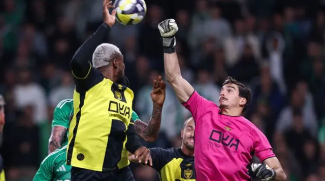 מיגל סילבה "מעולה" גם בהשוואה לשוערים היריבים (צילום: מאור אלקסלסי)