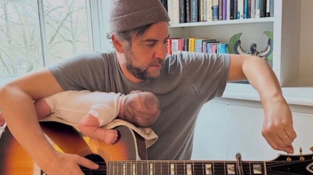 ג'וש רדנור ובנו הבכור (צילום: צילום מסך אינסטגרם)