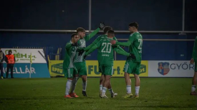 שחקני מכבי חיפה חוגגים מול אלופת אירופה (צילום: אתר רשמי, מכבי חיפה, עמית ששה)