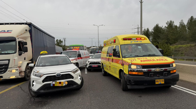 התאונה בצומת מודיעין מכבים-רעות (צילום: תיעוד מבצעי מד"א)