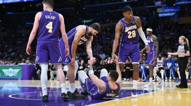 בלייקרס מקווים לחדשות טובות. דונצ'יץ' (צילום: GettyImages, Allen Berezovsky)