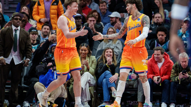 שחקני שארלוט הורנטס קון קניפל, לאמלו בול (צילום: GettyImages, Jacob Kupferman)