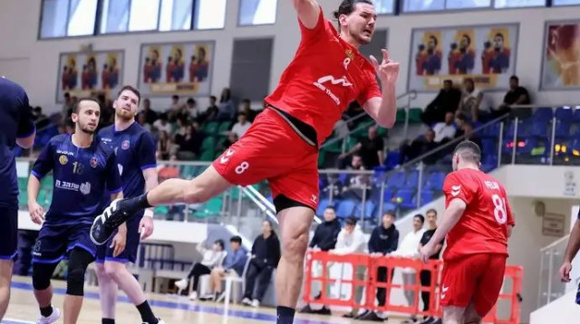 הפועל ראשון לציון ממשיכה להיצמד לפסגה (צילום: אתר רשמי, הדר ואן קולא)