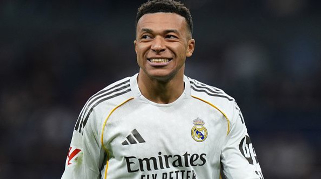 קיליאן אמבפה במדי ריאל מדריד (צילום: Angel Martinez)