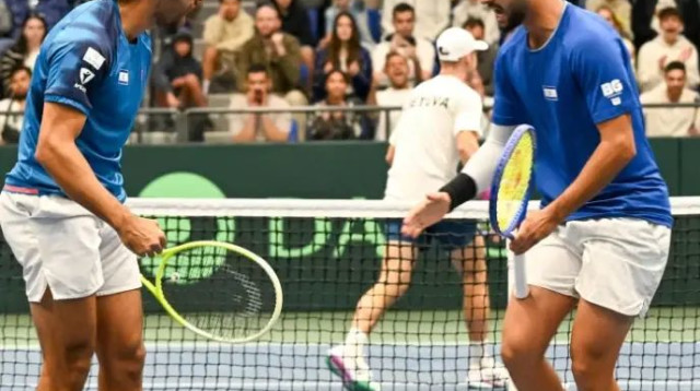 האם הנבחרת תשלים קאמבק אדיר? צוקרמן ושימנוב (צילום: צילום מסך, עמוד הפייסבוק של איגוד הטניס בישראל)