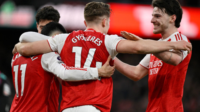 ויקטור יוקרס, דקלן רייס, שחקני ארסנל חוגגים (צילום: רויטרס)