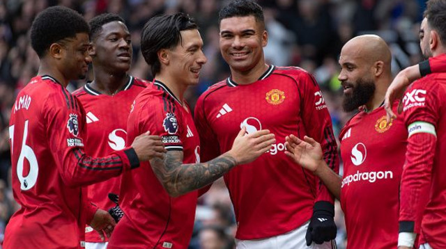 שחקני יונייטד חוגגים (צילום: GettyImages)