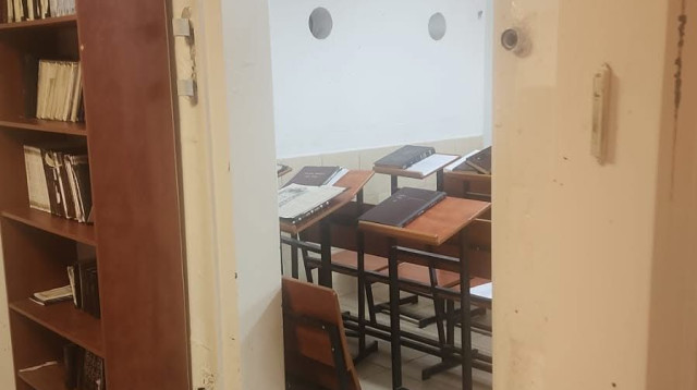 מקלט שהוסב לבית כנסת בעפולה (צילום: גל לוי)